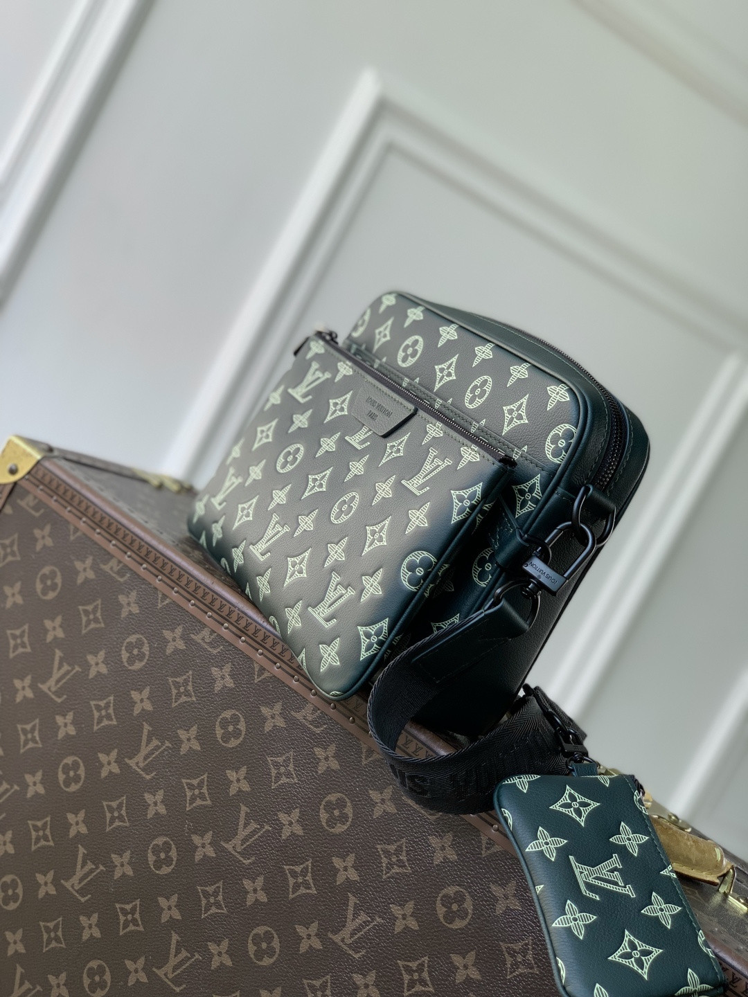 LV TRIO Messenger Bag M27154 18.5x7x25cm