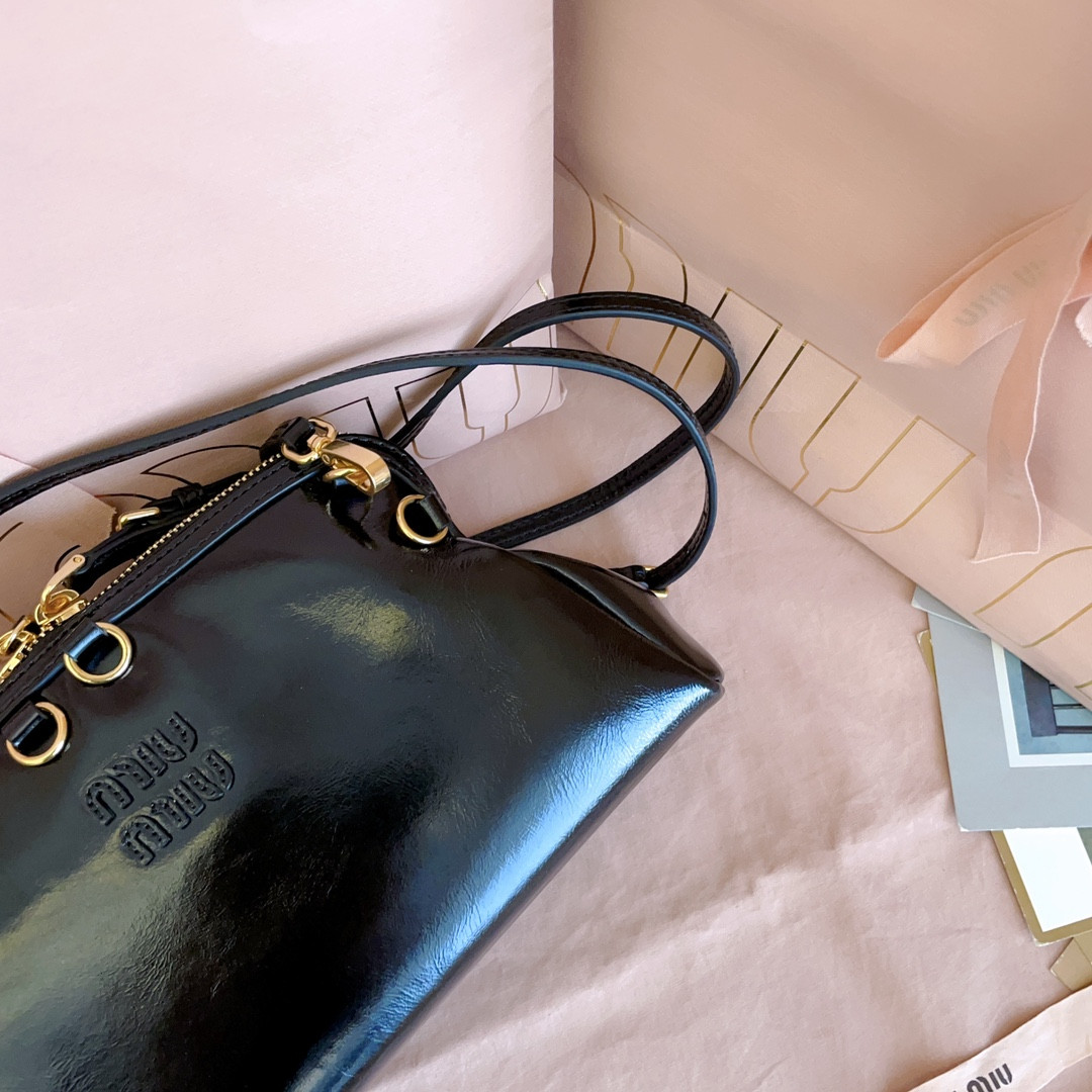 Miu Miu Caprice Leather Clutch 14x24x8.5cm