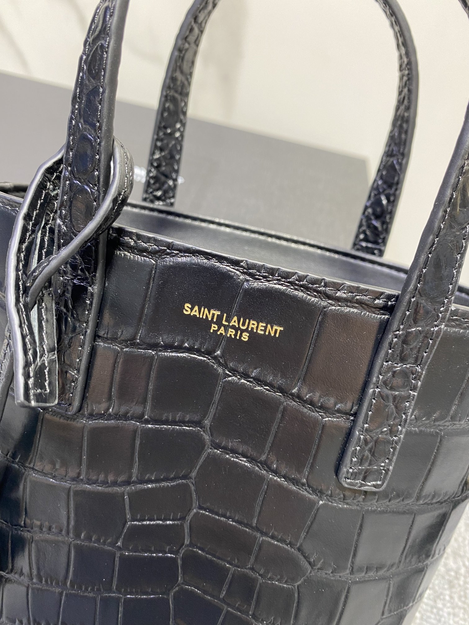 YSL Mini Toy Shopping Saint Laurent IN CROCODILE-EMBOSSED LEATHER 18x17x8cm