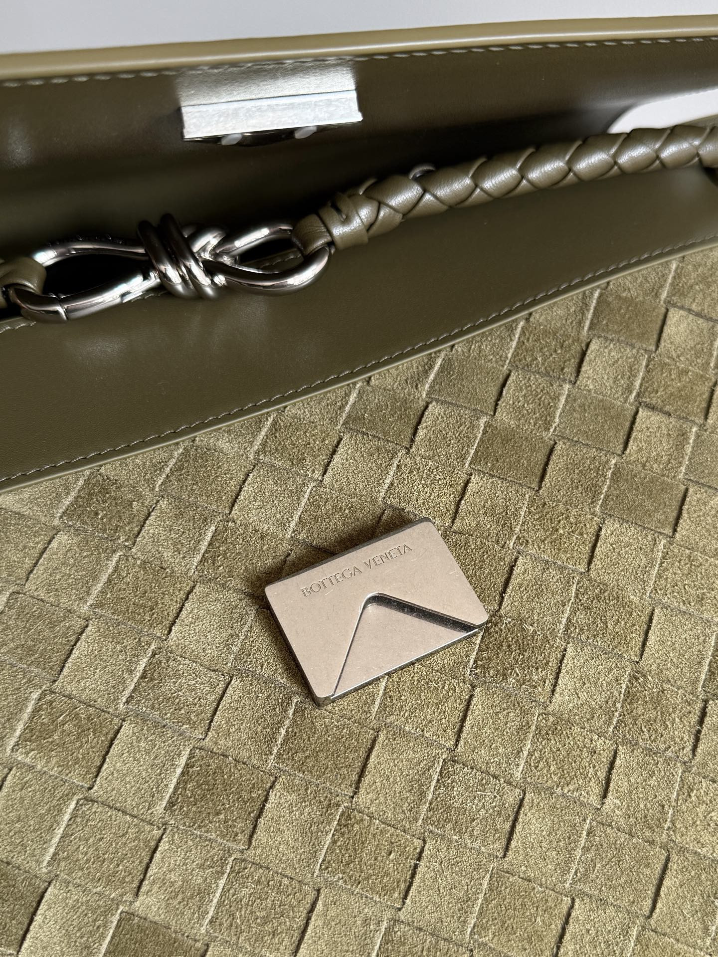 Bottega Veneta Andiamo Messenger 26x37x13cm