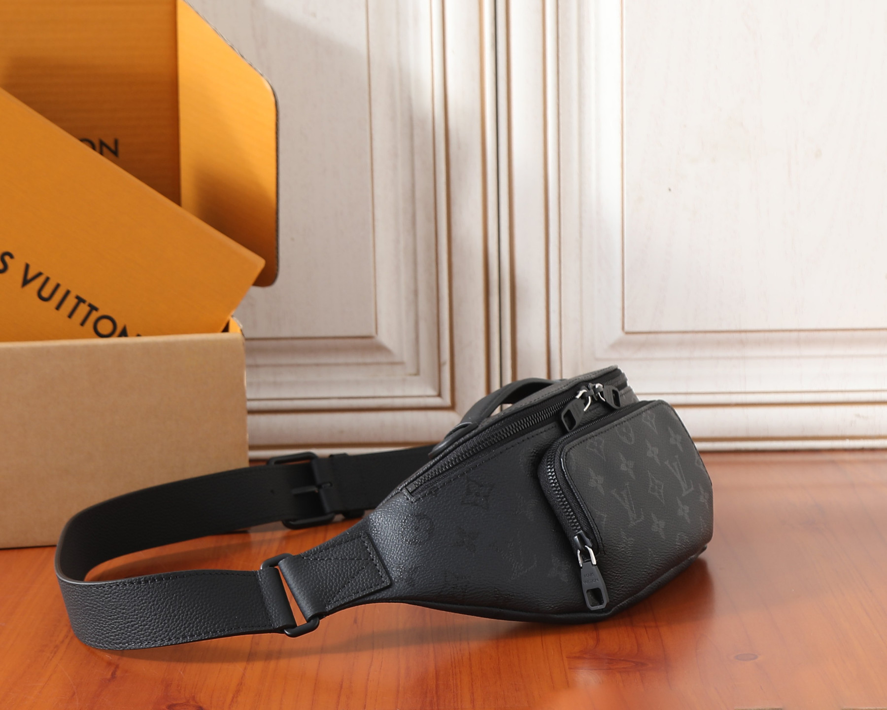 LV RUSH Waist Bag M26763 15x8x30cm