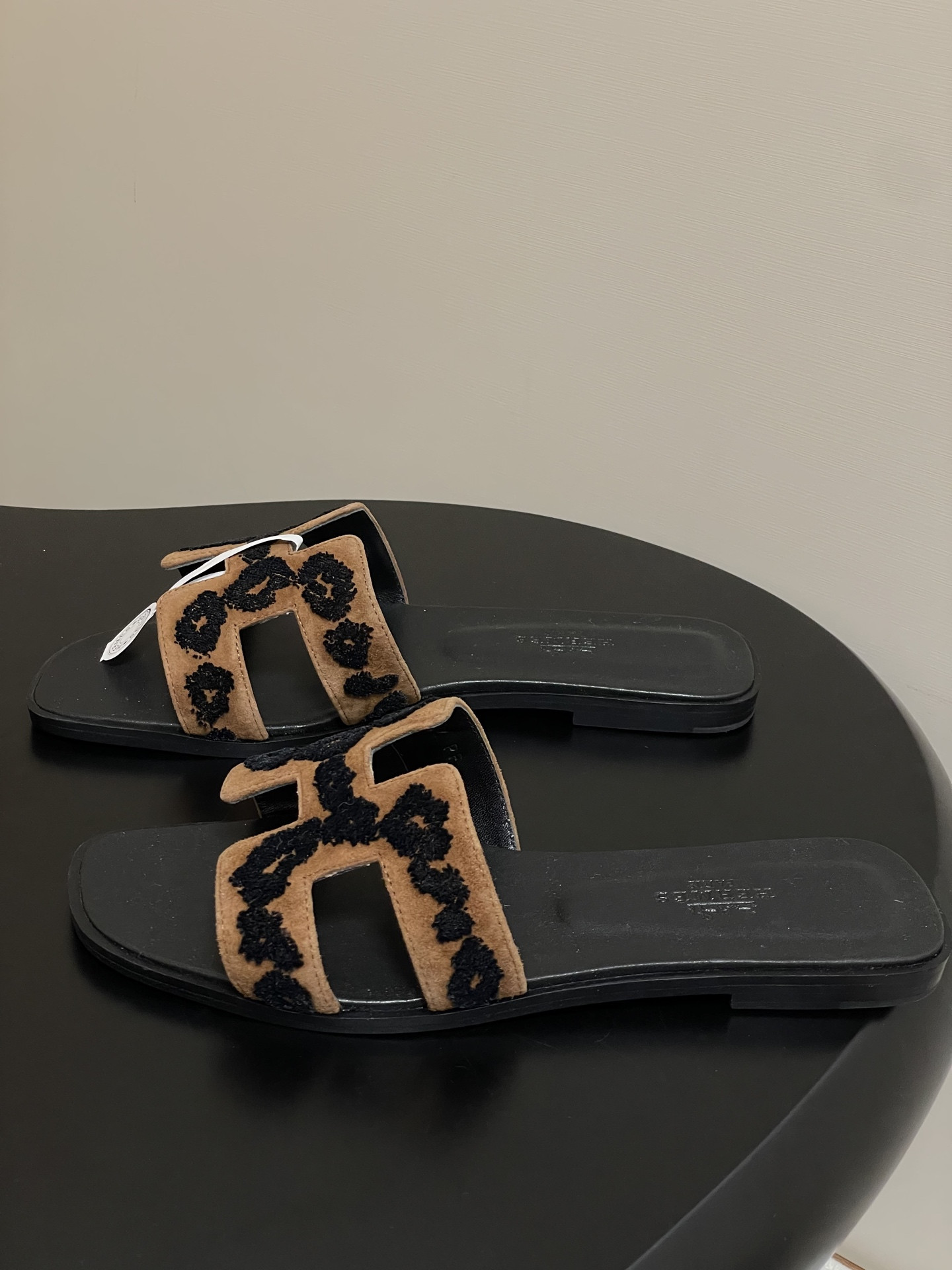 UA Hermès Oran Sandal