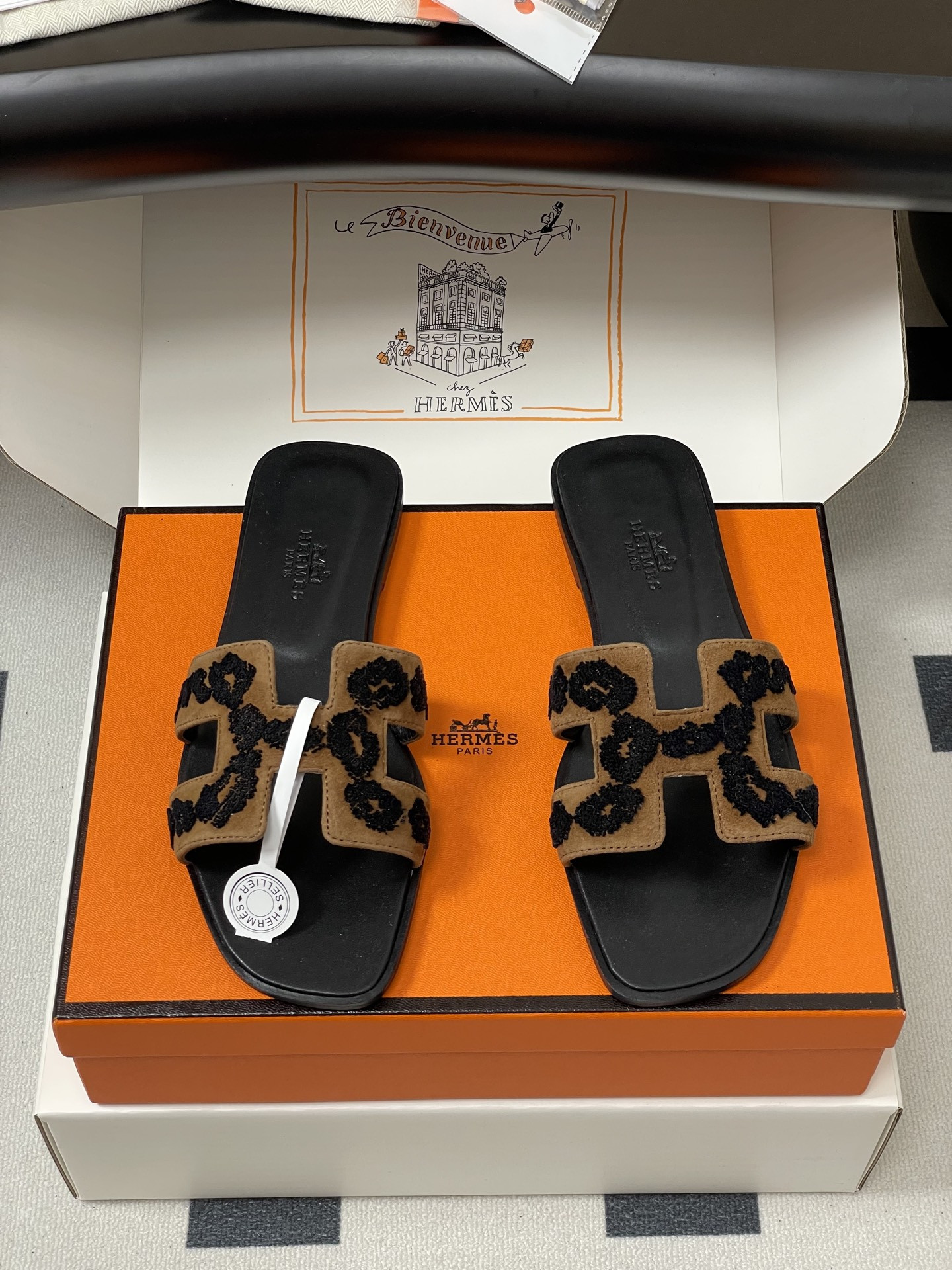UA Hermès Oran Sandal