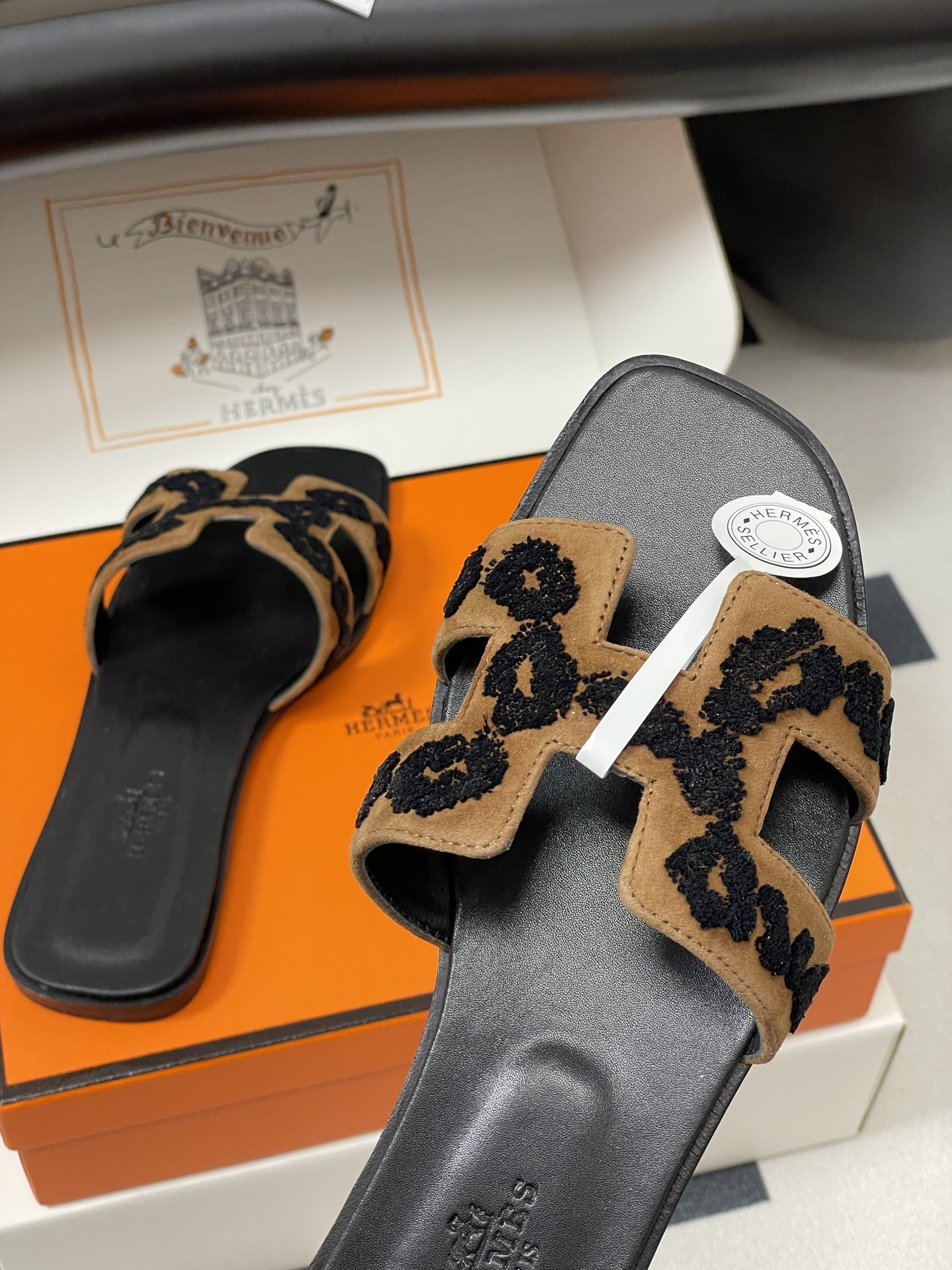 UA Hermès Oran Sandal