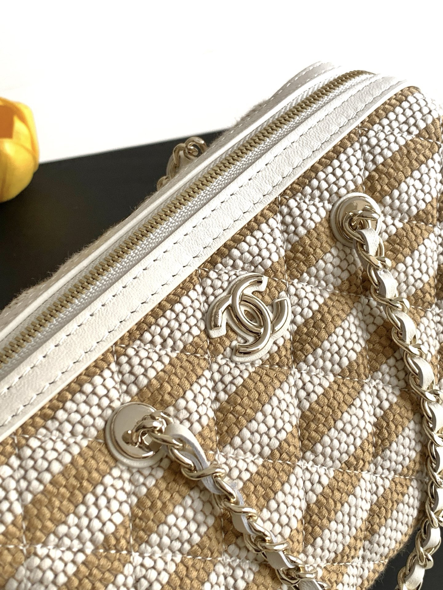 Chanel Clutch with Chain 11.5x18.5x11cm