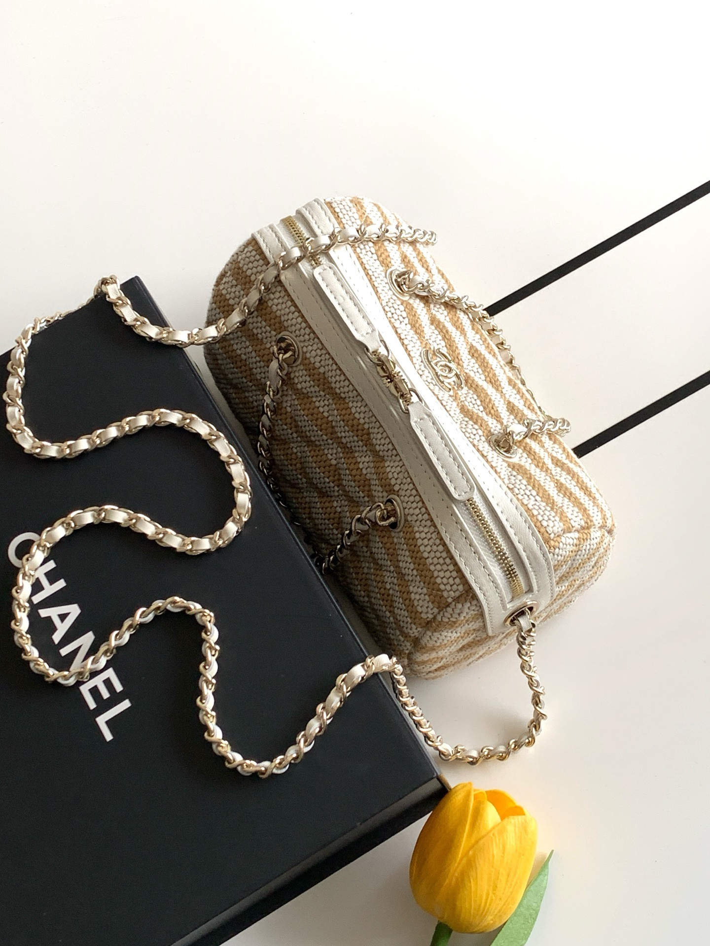 Chanel Clutch with Chain 11.5x18.5x11cm