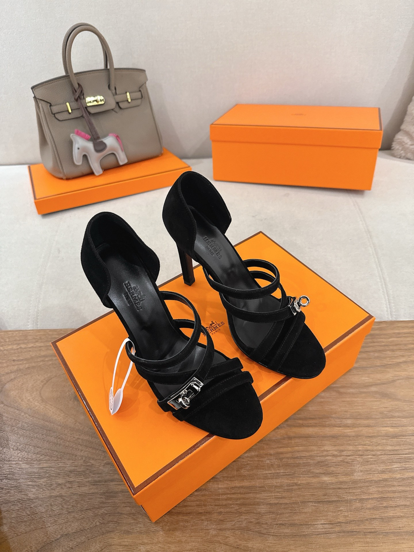 ua H**me5 lipstick 105 sandal