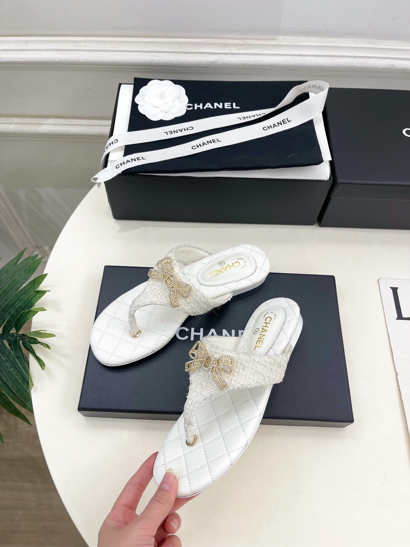 ua Ch**el thongs sandals