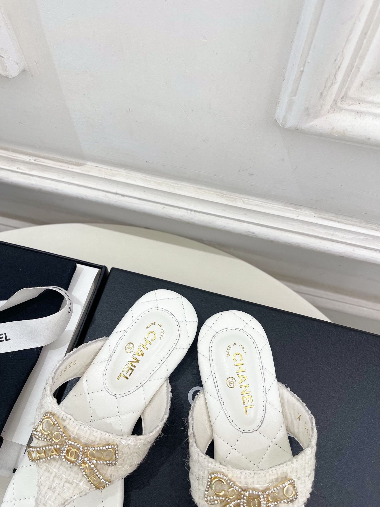 ua Ch**el thongs sandals