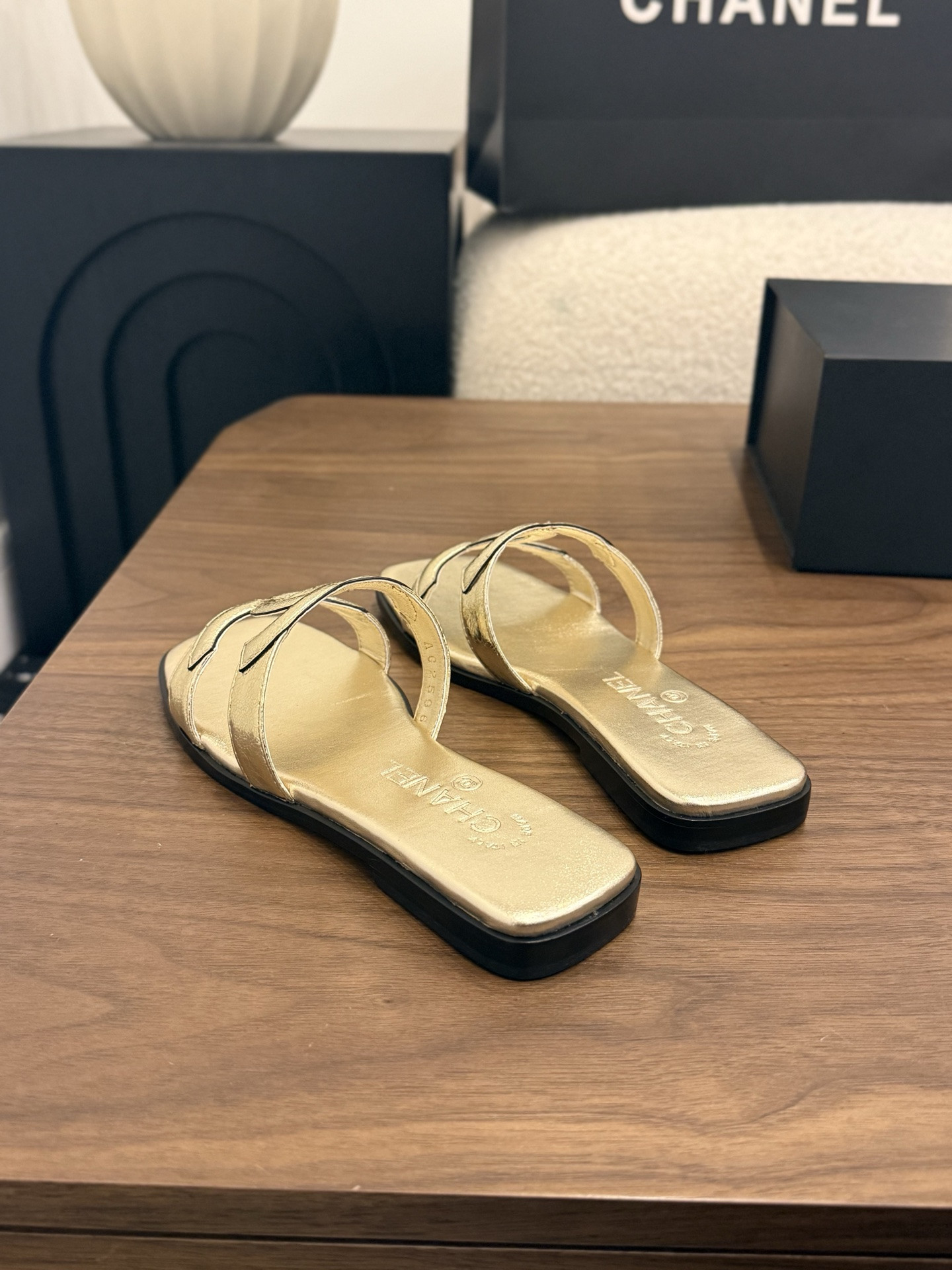ua Ch**el honey slippers