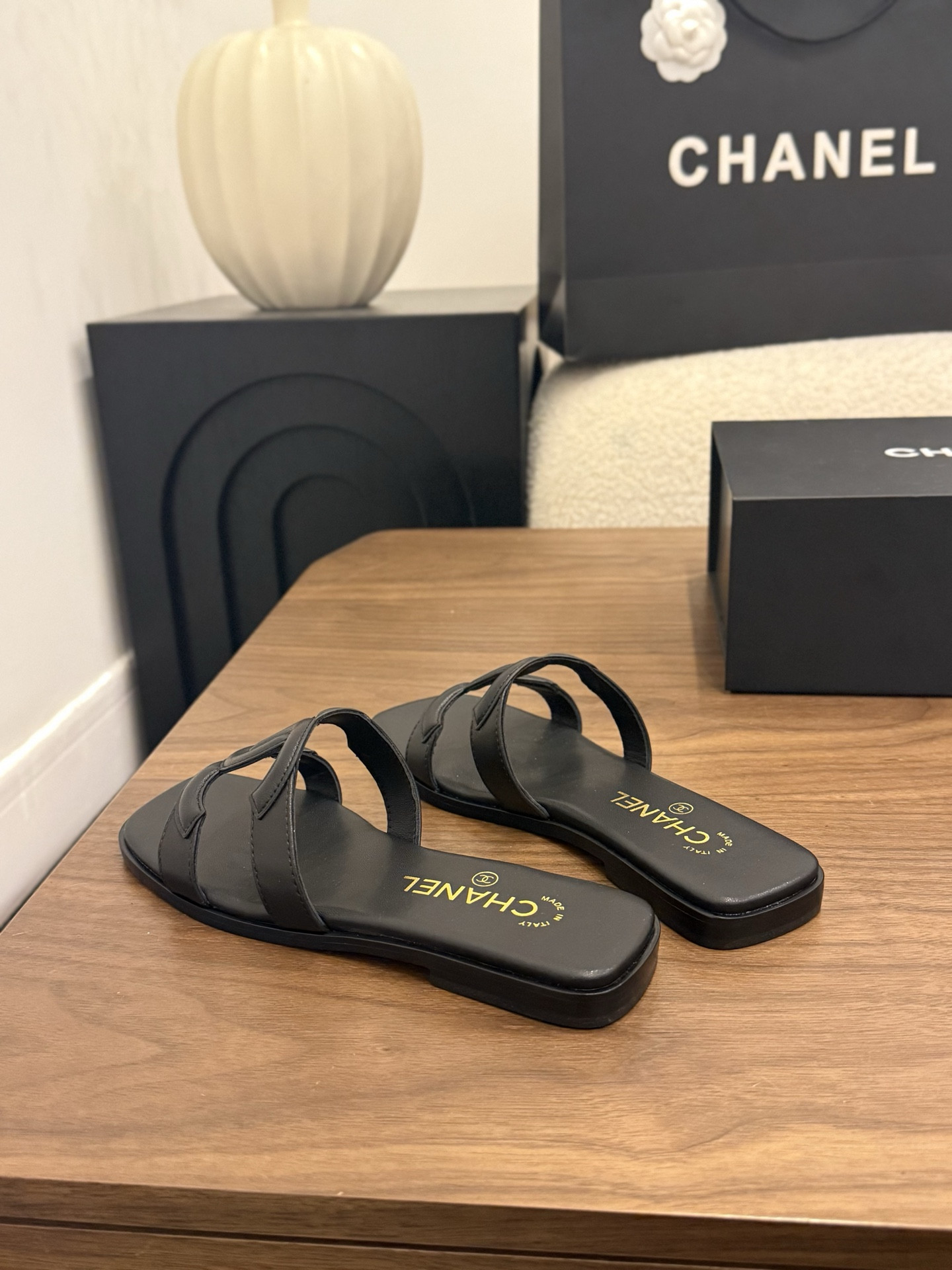 ua Ch**el honey slippers