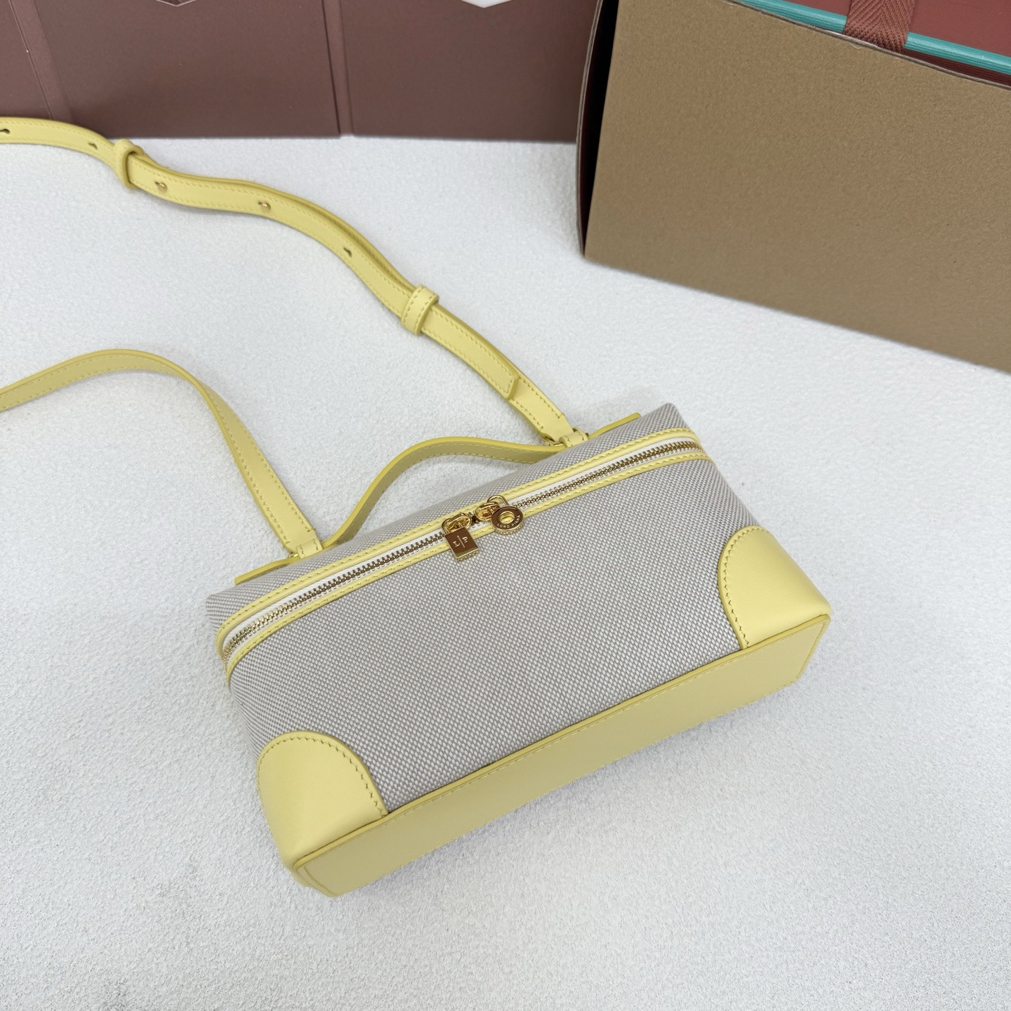 L0r0 P1ana extra pocket l19 11 x 19 x 6.5 cm