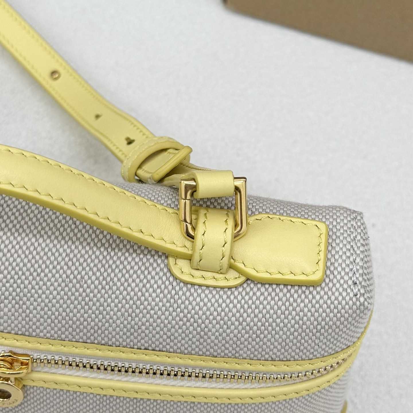 L0r0 P1ana extra pocket l19 11 x 19 x 6.5 cm