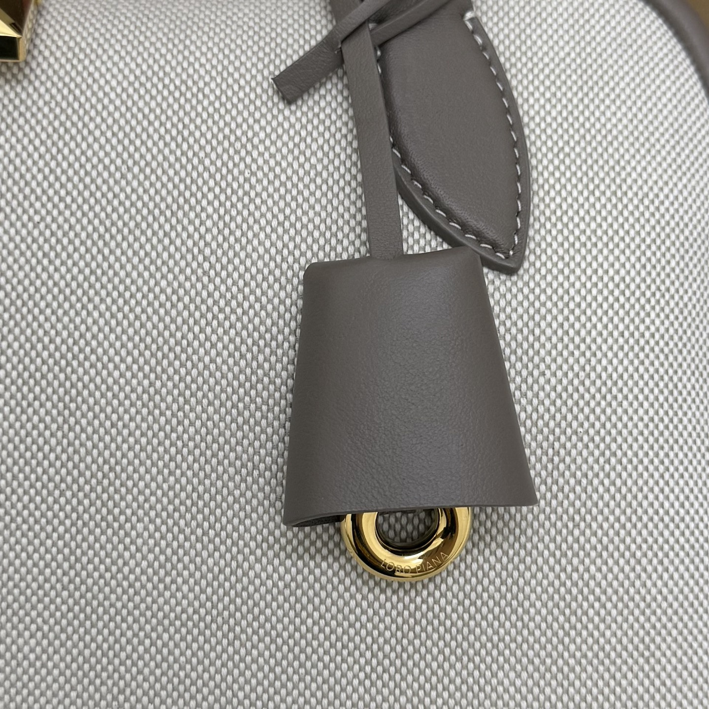 L0r0 P1ana small needle bag 31x15x16cm