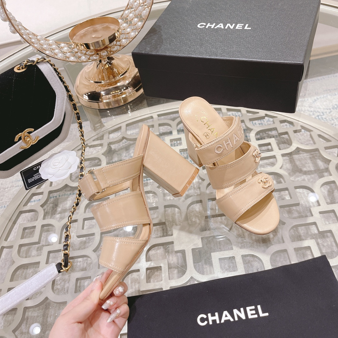 ua Ch**el sandal