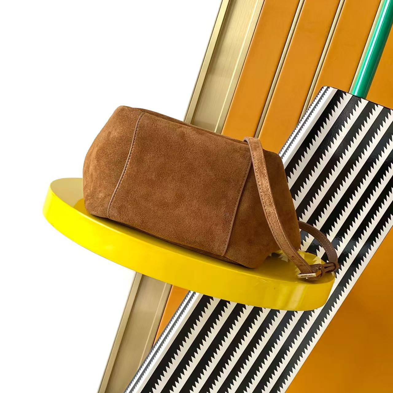 Y51 le 5 À 7 baby bea in suede 18x15x13cm