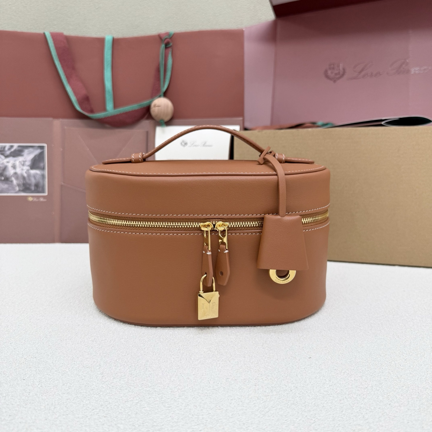 L0r0 P1ana extra vanity case 21x15x12cm