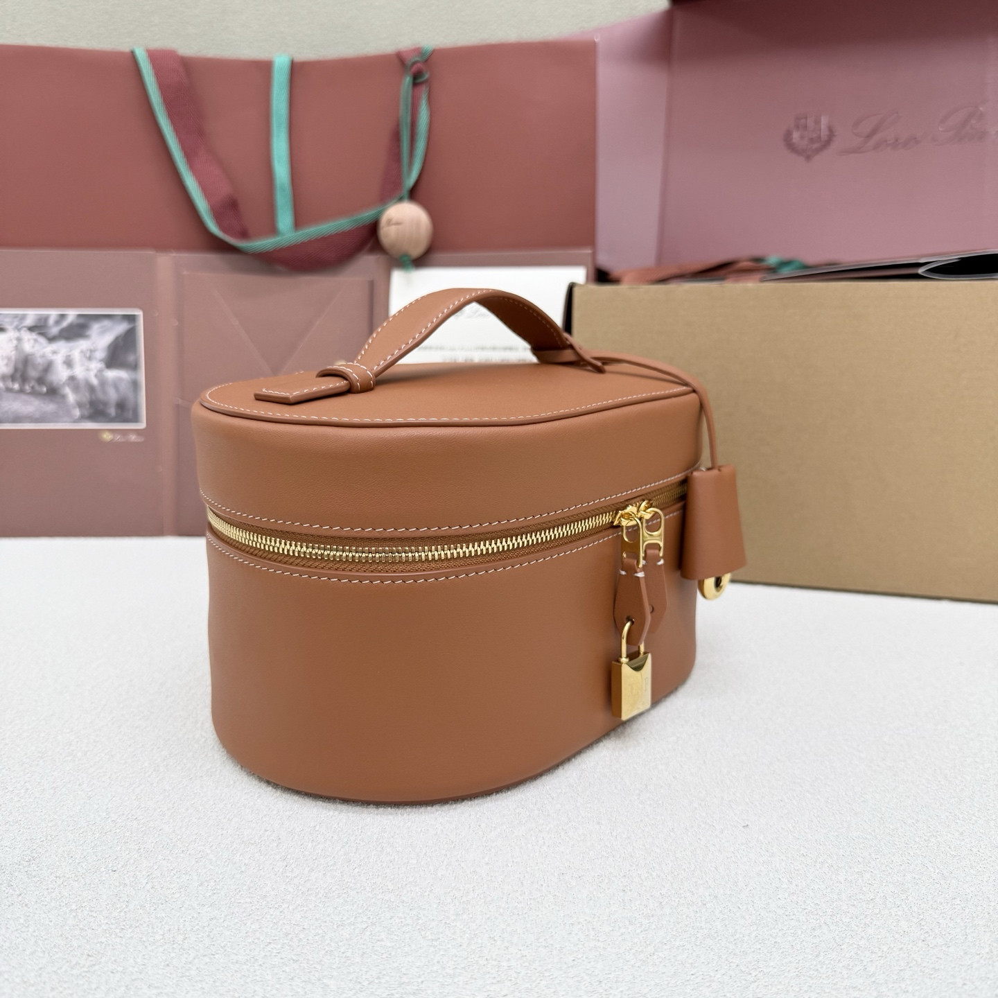 L0r0 P1ana extra vanity case 21x15x12cm