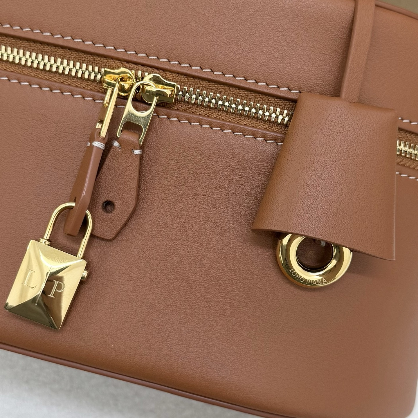 L0r0 P1ana extra vanity case 21x15x12cm