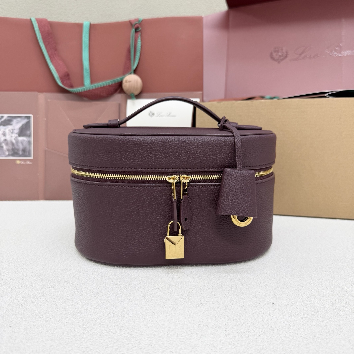 L0r0 P1ana extra vanity case 21x15x12cm