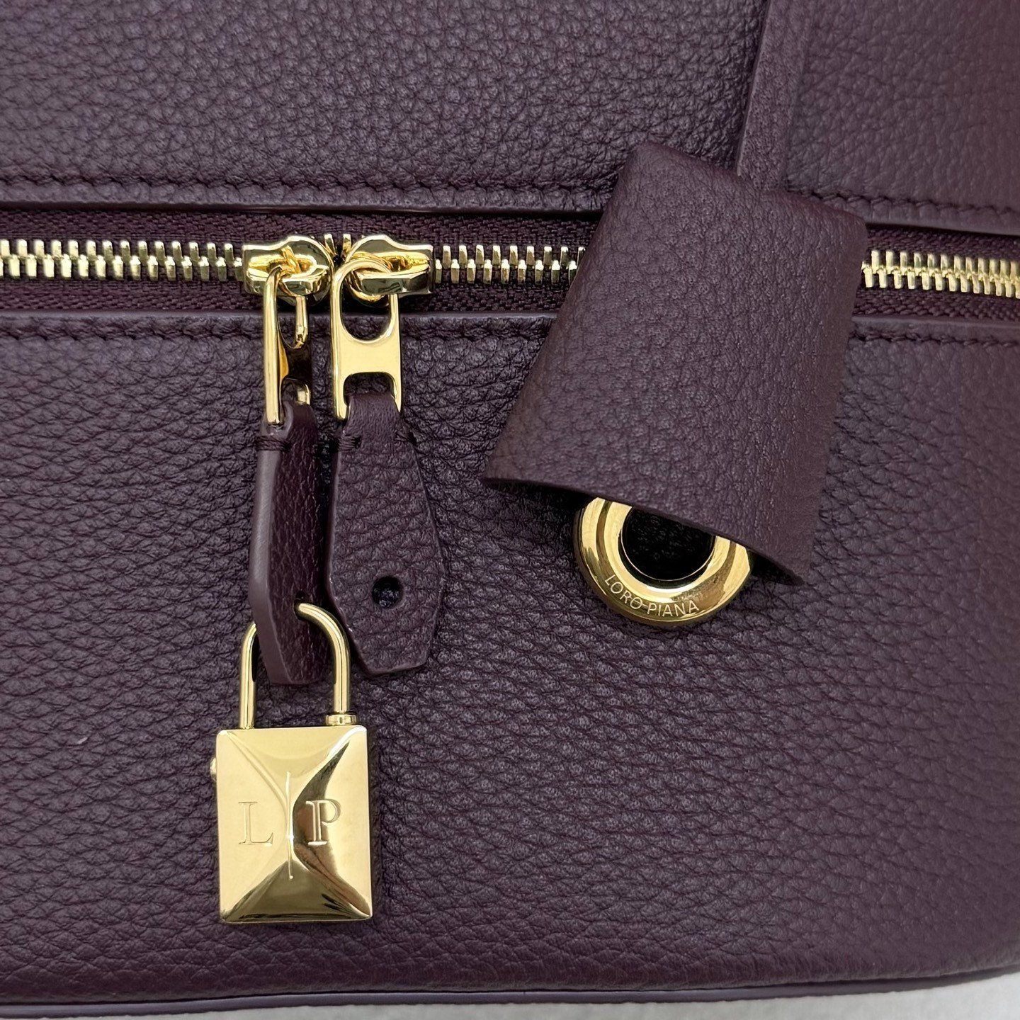 L0r0 P1ana extra vanity case 21x15x12cm