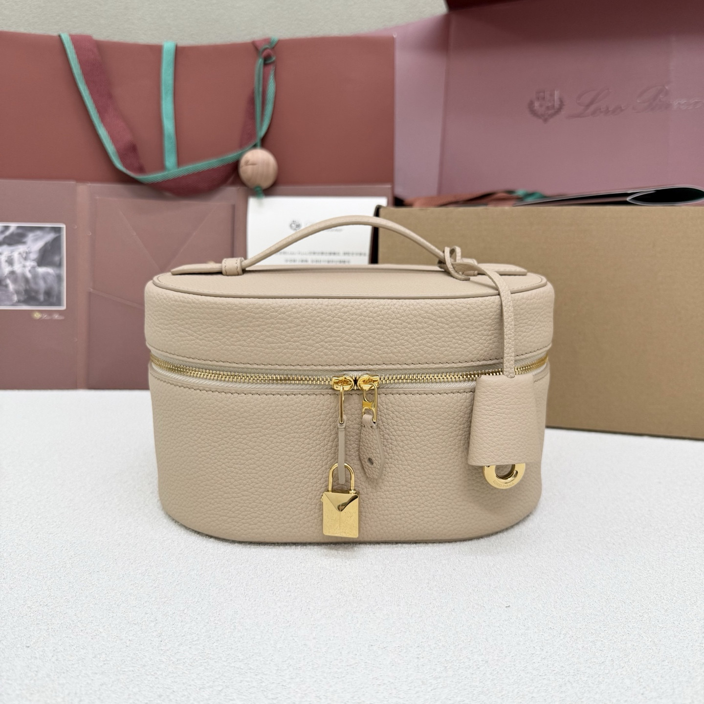 L0r0 P1ana extra vanity case 21x15x12cm