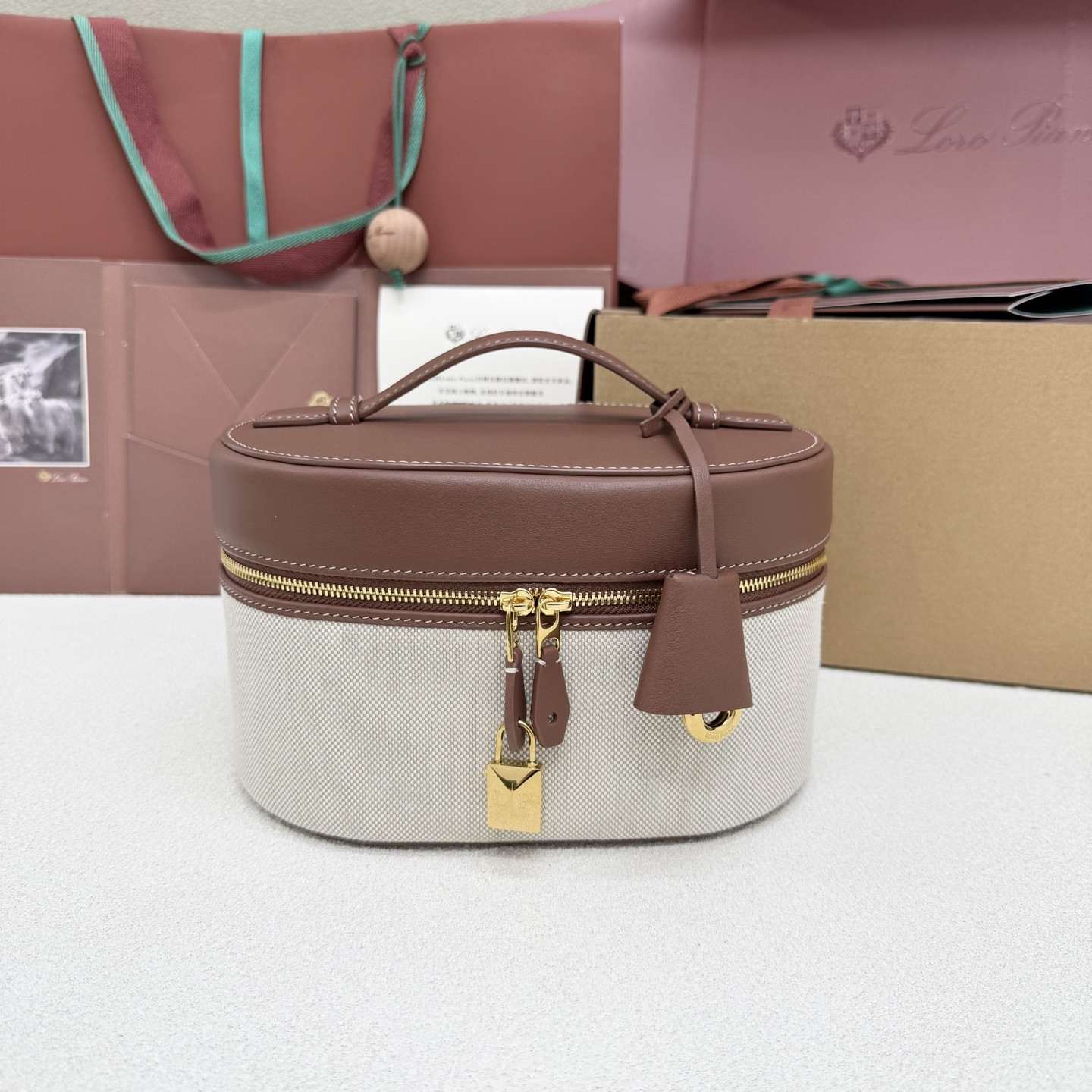 L0r0 P1ana extra vanity case 21x15x12cm