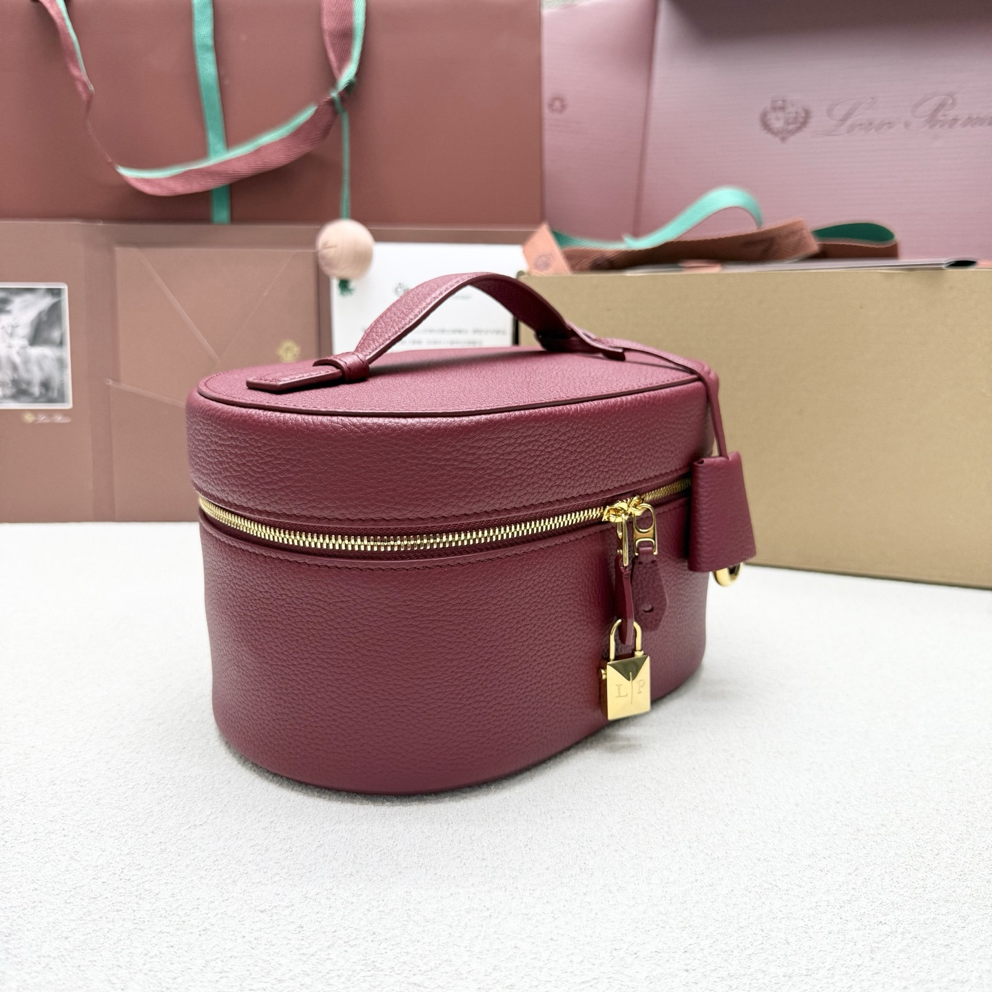 L0r0 P1ana extra vanity case 21x15x12cm