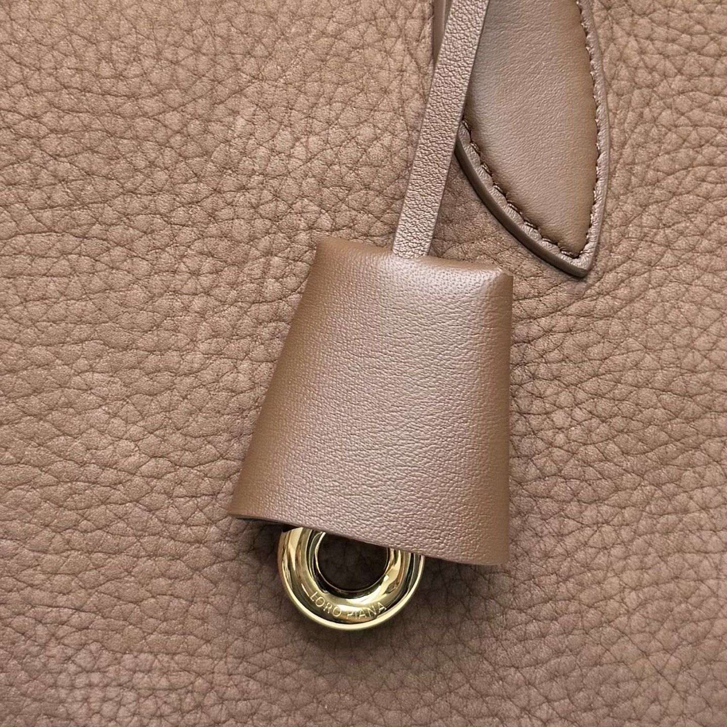 L0r0 P1ana small needle bag 31x15x16cm