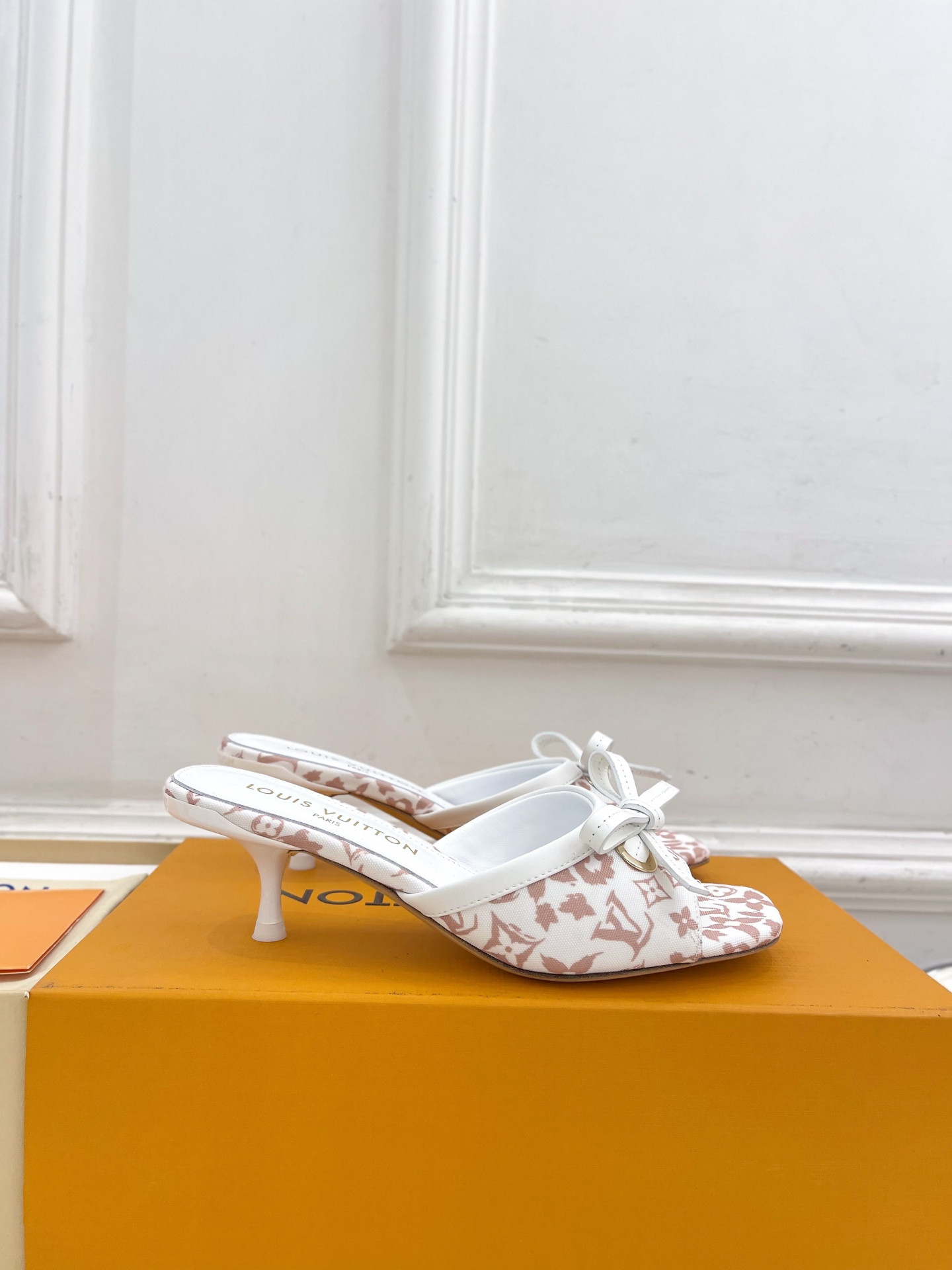 UA LV 6AM Mule