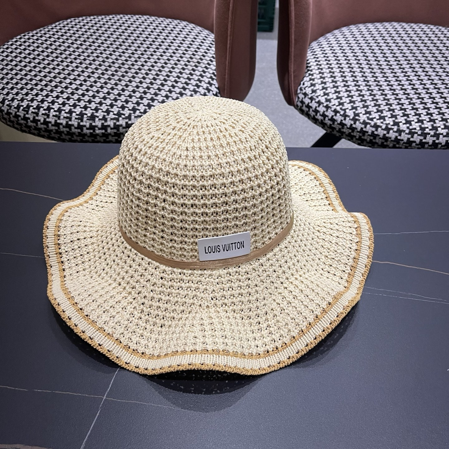l0vis Vvtt0n straw hat