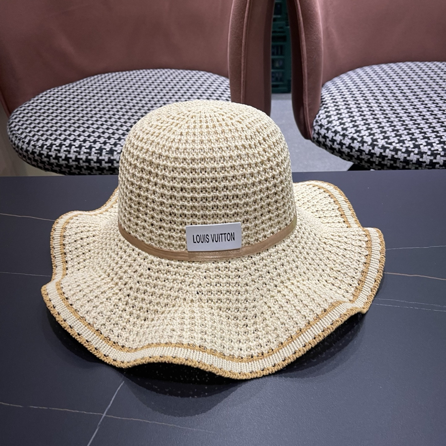 l0vis Vvtt0n straw hat