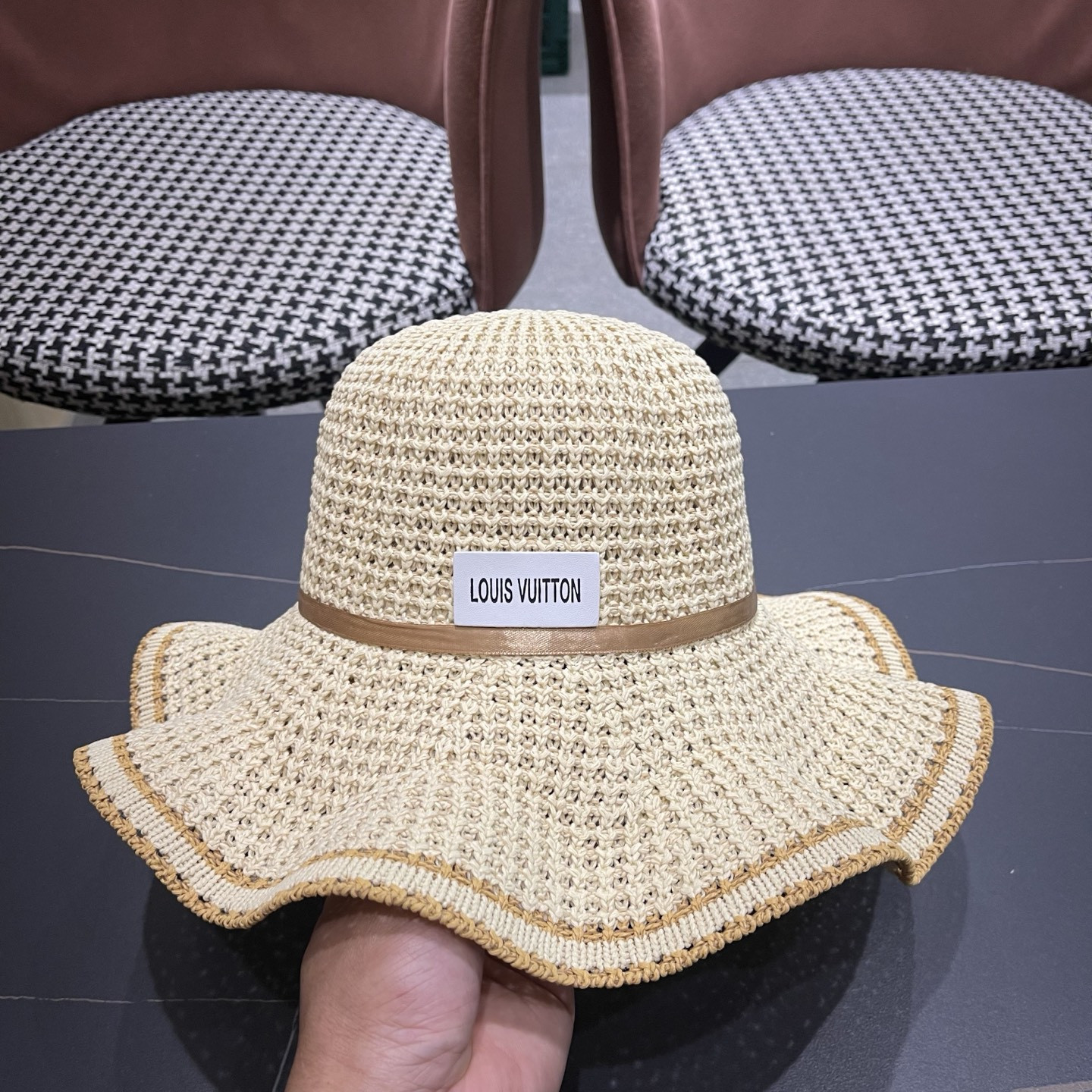 l0vis Vvtt0n straw hat