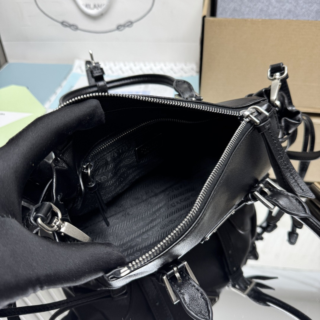 Pra*a Karin Small Leather Bag 14x24x9cm