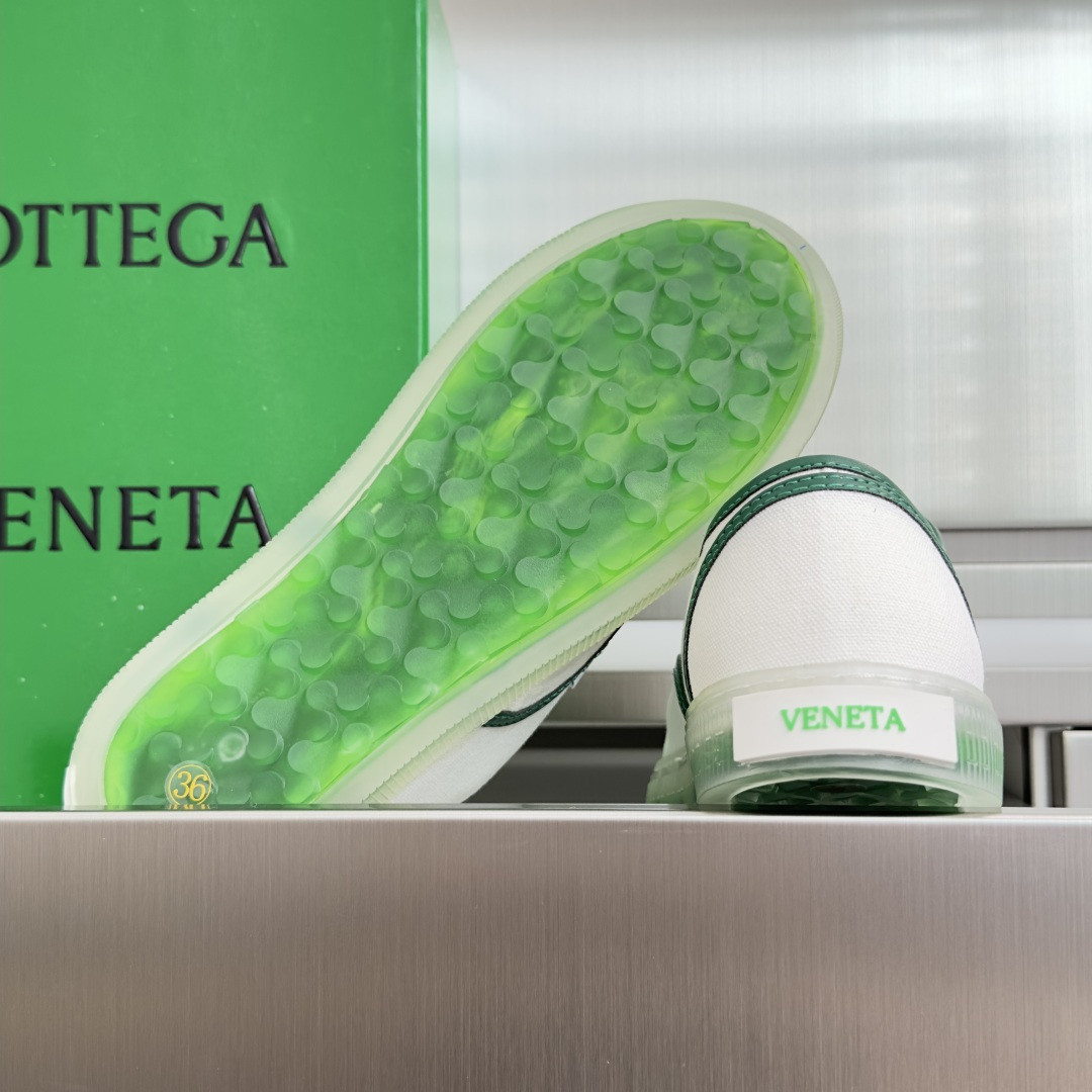 UA B0tt*ga Ven*ta Serena Sneakers