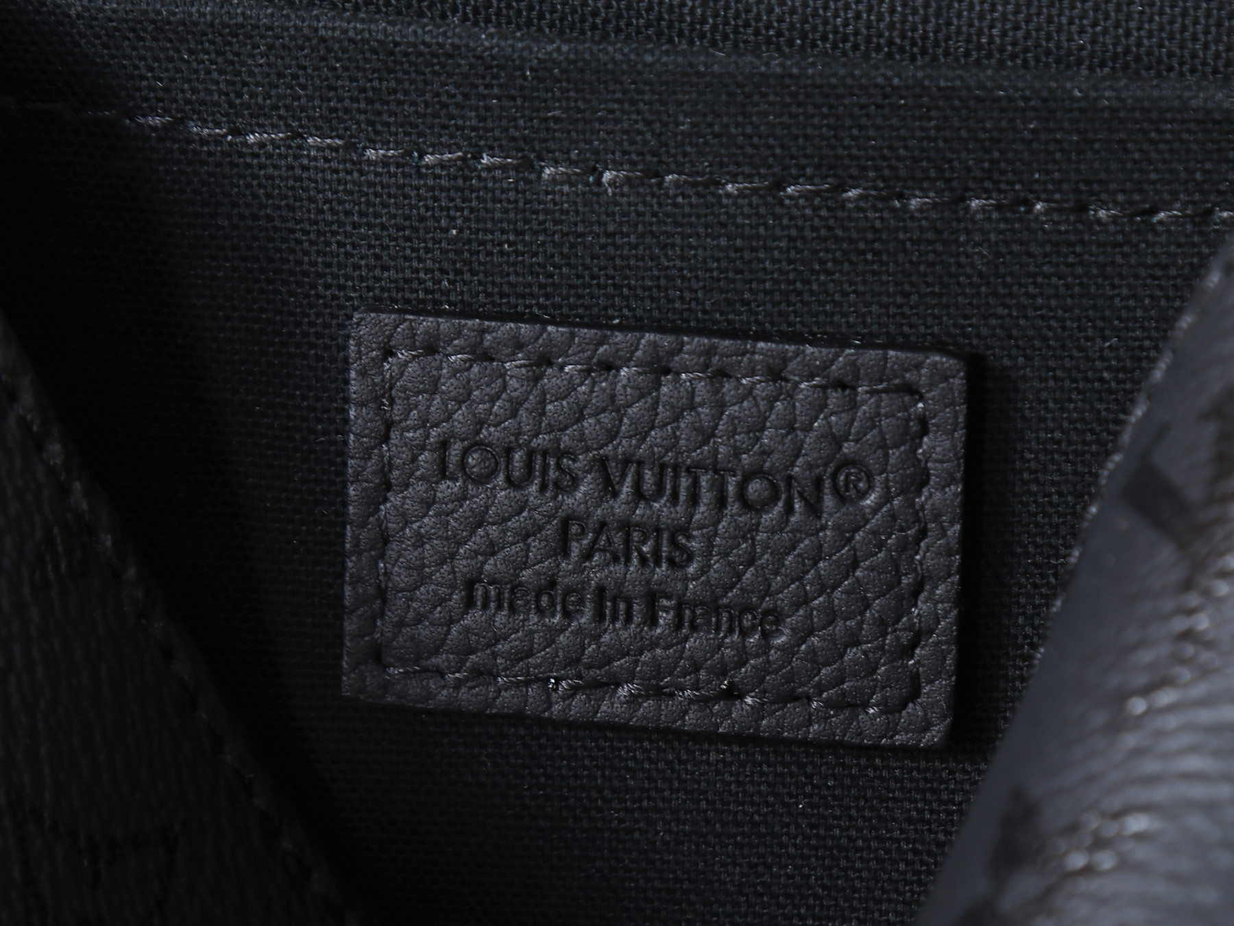 LV Satchel Wearable Wallet M2A259 19.5x15x6cm