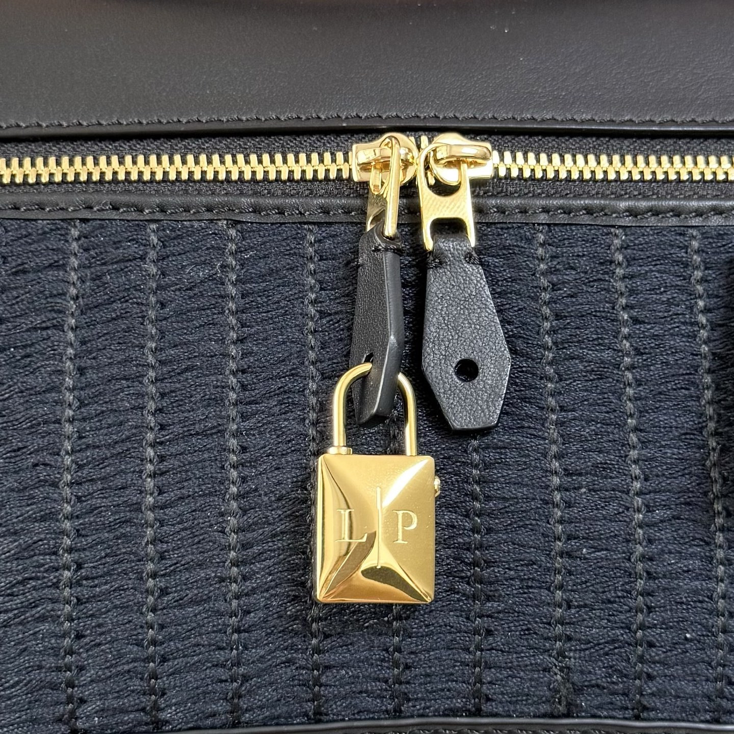 L0r0 P1ana Extra Bag L23 Deep Blue 23x12x7cm