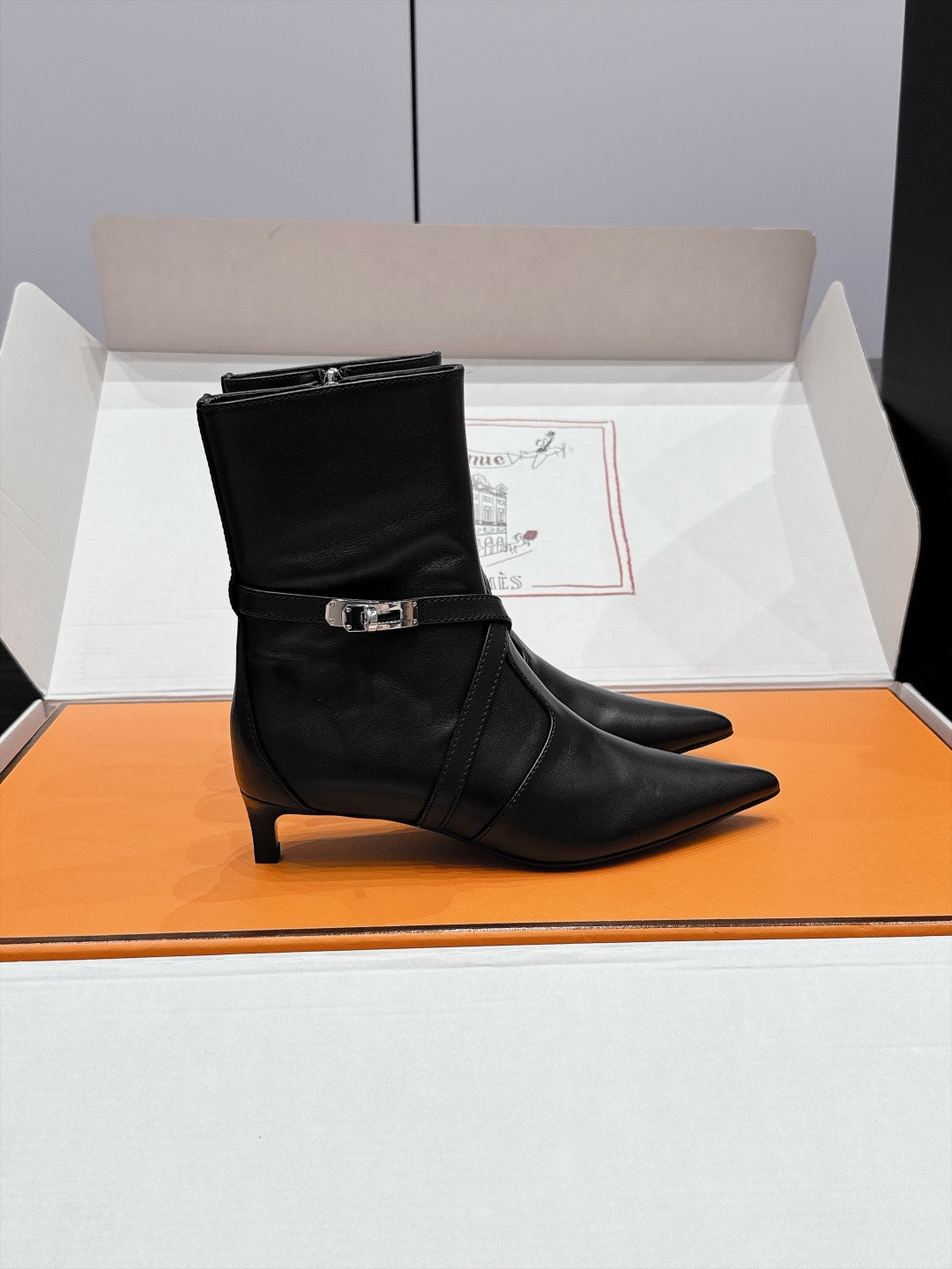 UA H**me5 Nice 40 Ankle Boot