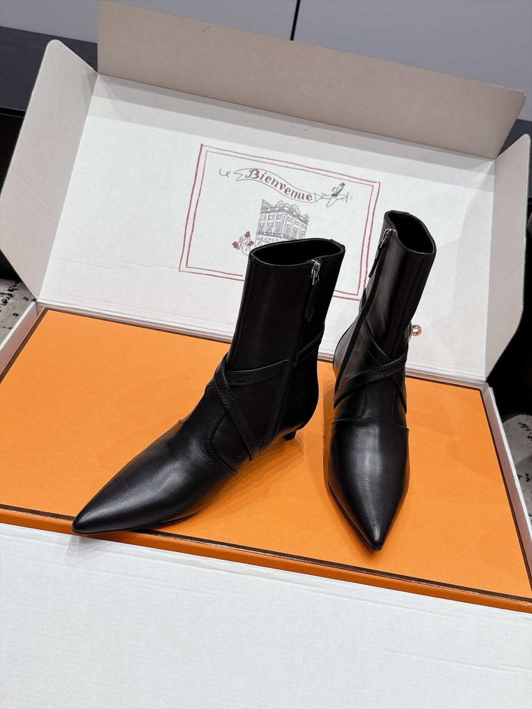 UA H**me5 Nice 40 Ankle Boot