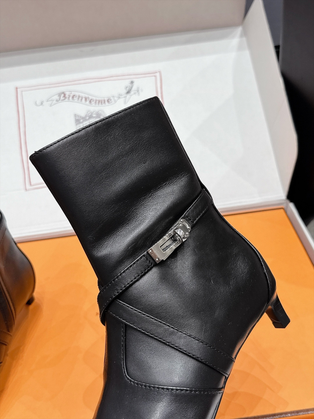UA H**me5 Nice 40 Ankle Boot