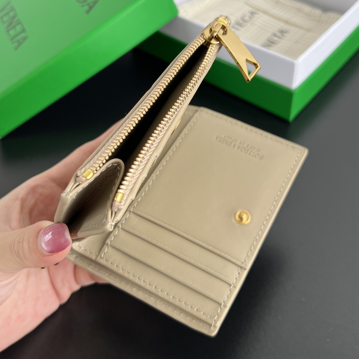 L0ew* Intrecciato Small Bi-Fold Wallet 788055 11.5x10x1cm