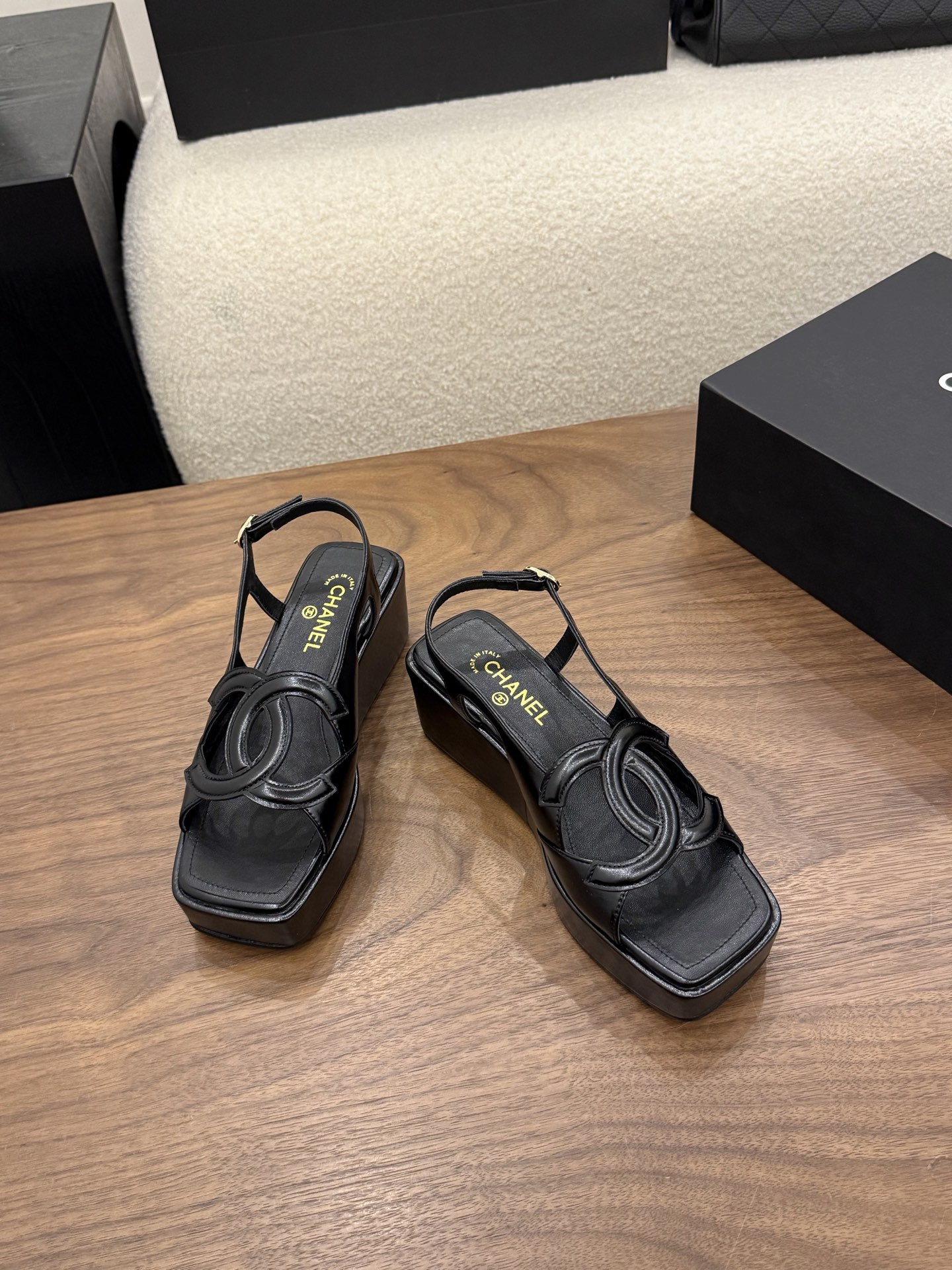 UA Ch**el Sandals 5cm Heel