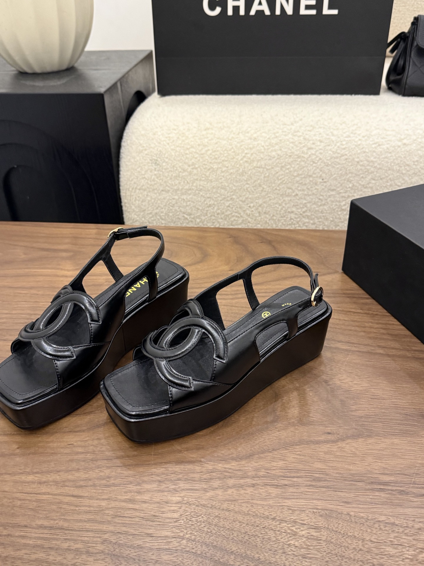 UA Ch**el Sandals 5cm Heel