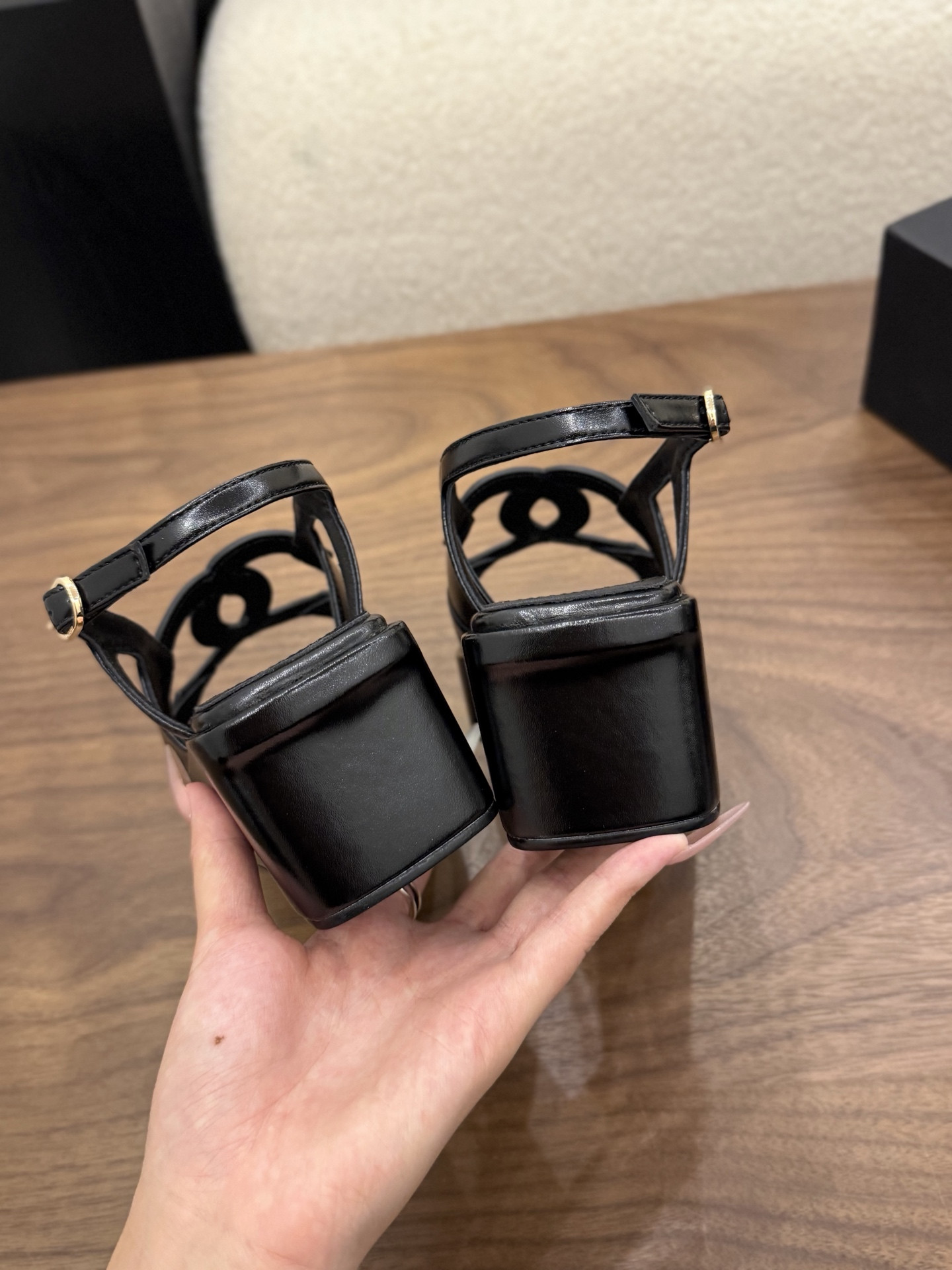 UA Ch**el Sandals 5cm Heel