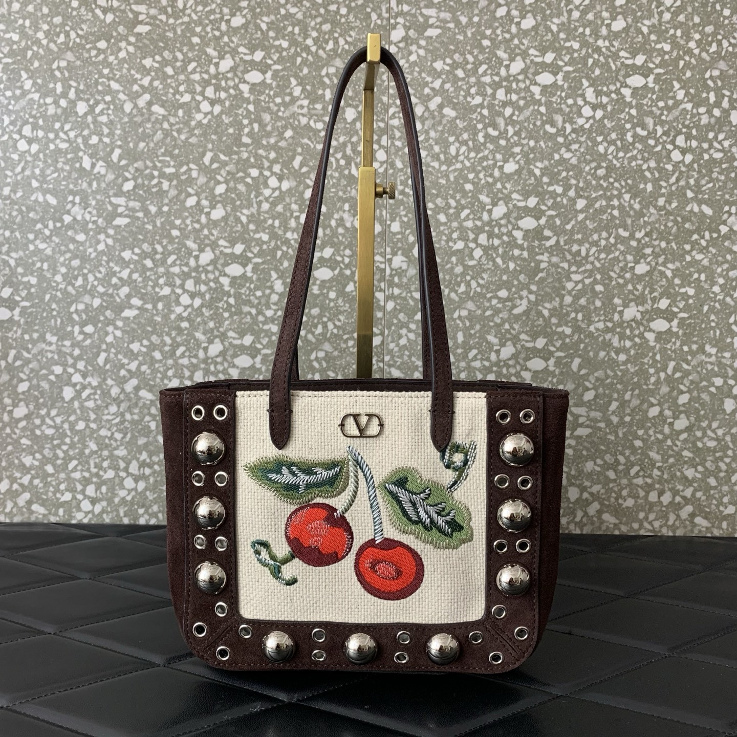 Va1e*ntin0 Garavani Nellcôte Mini Embroidered Shopping Bag 21x16x5cm