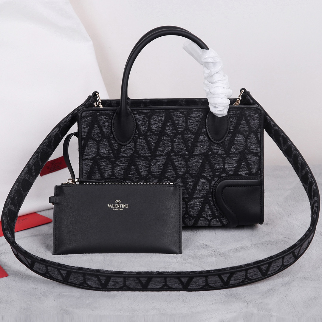 Va1e*ntin0 Garavani Le Quatrième Shopping Bag 28x19x12cm