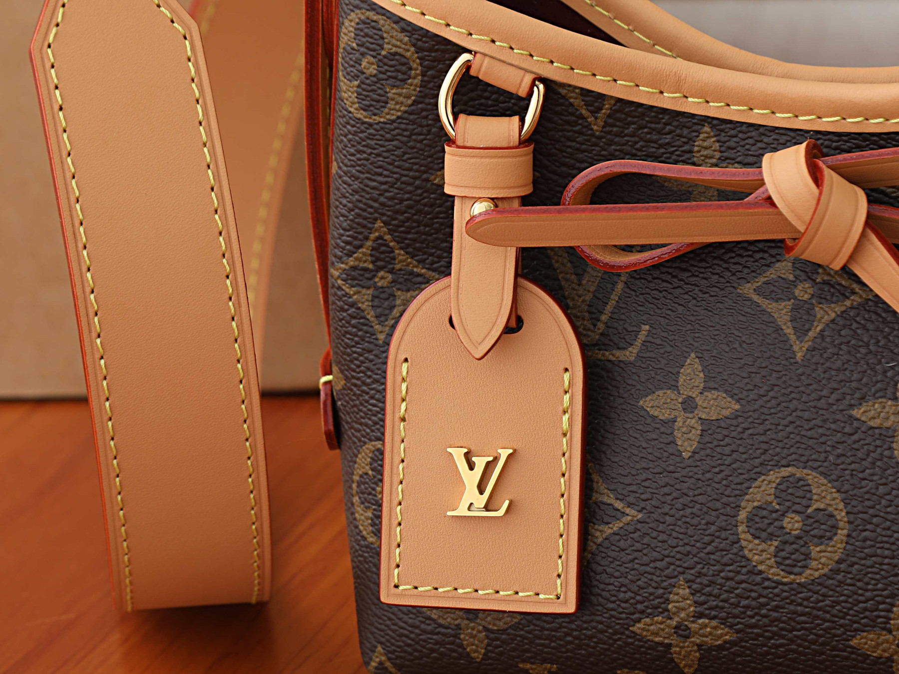 LV Nano CarryAll M2A711 16x15x9.5cm