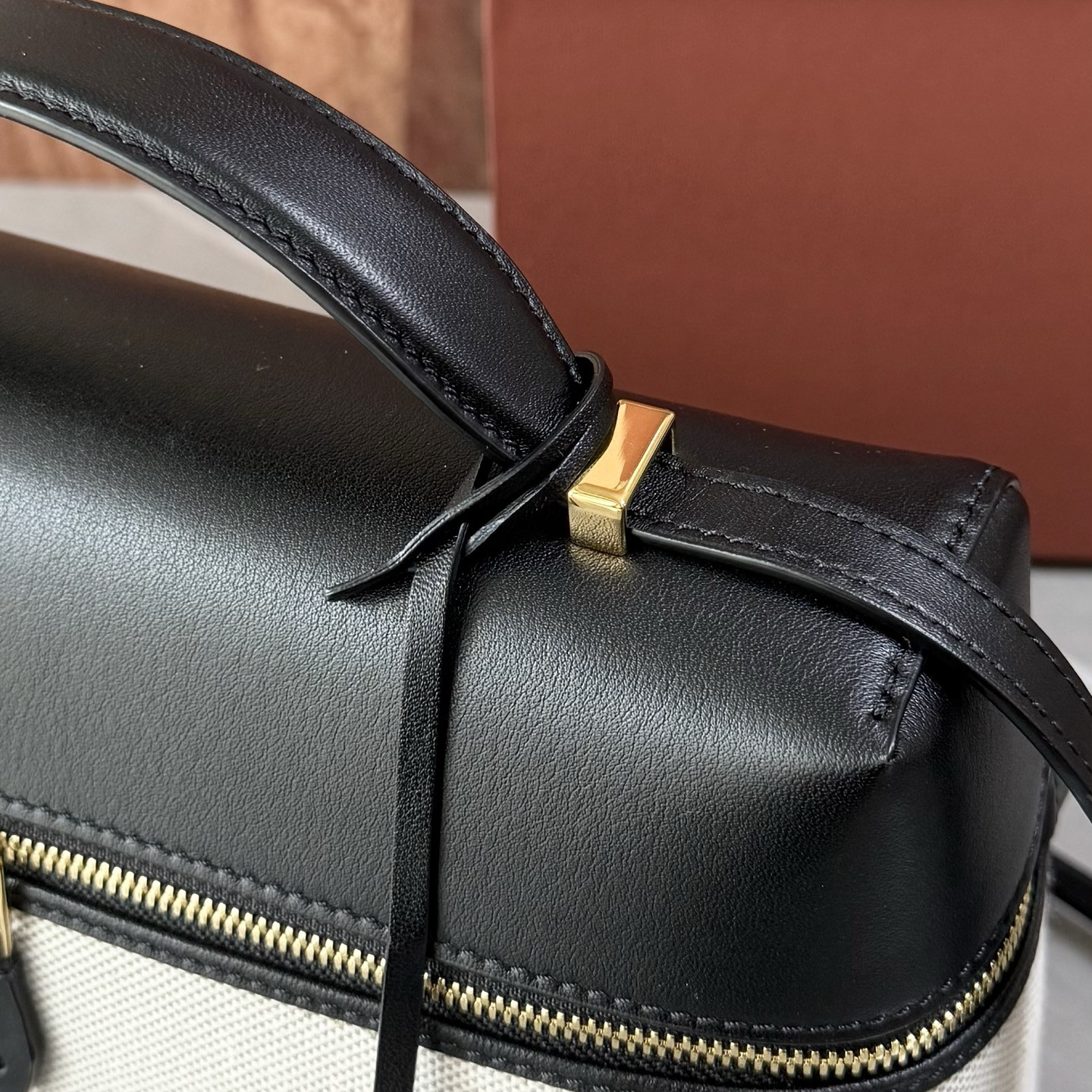 L0r0 P1ana Extra Pocket L27 16x27x10cm