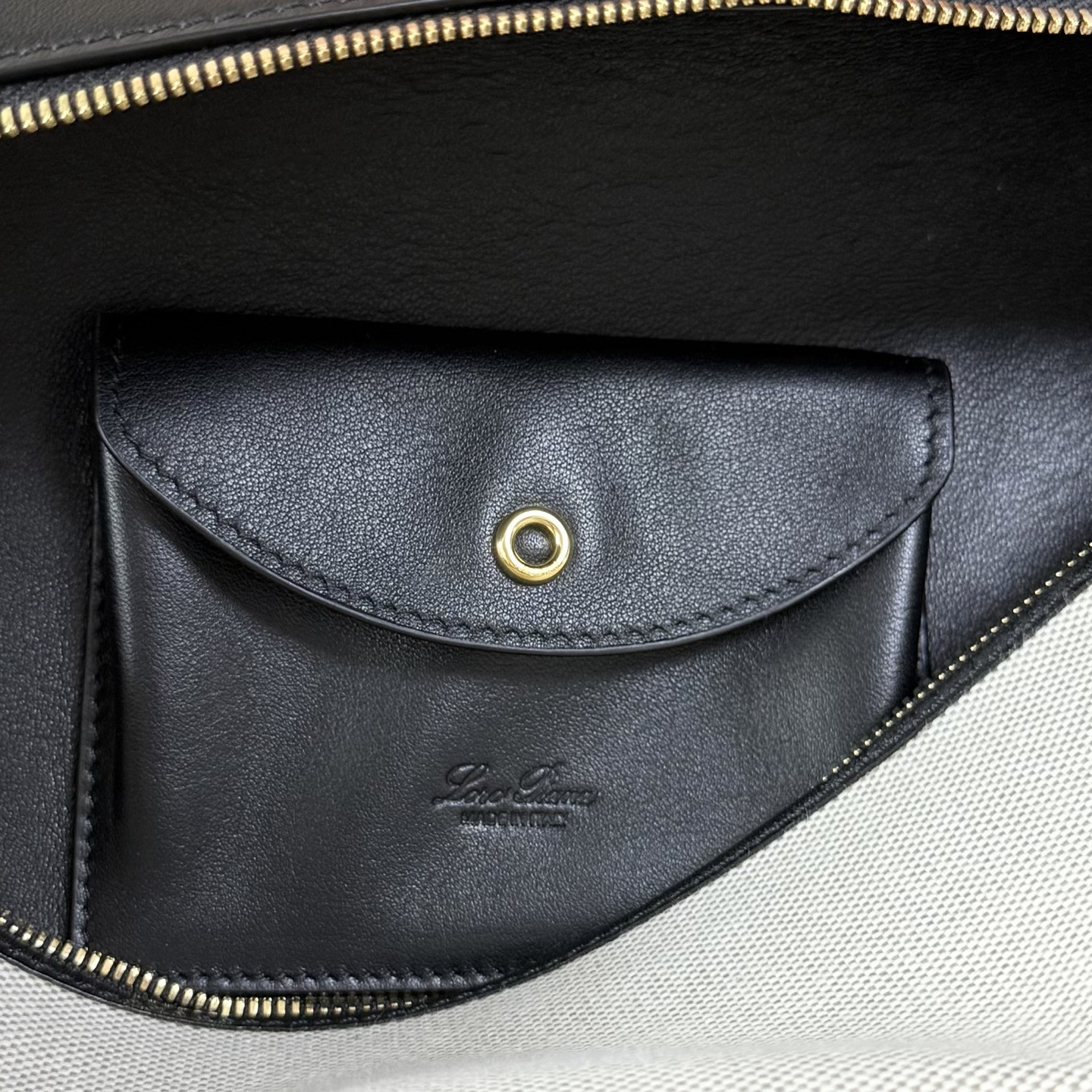 L0r0 P1ana Extra Pocket L27 16x27x10cm