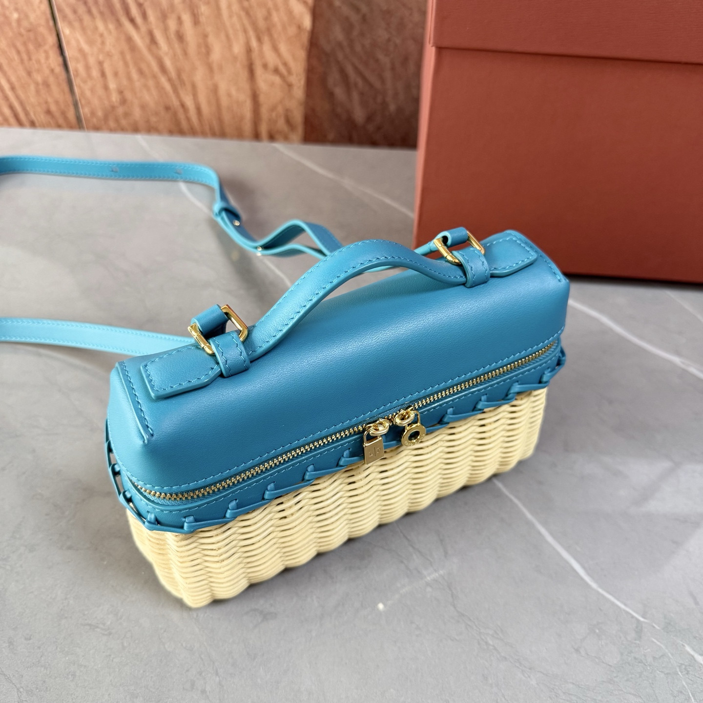 L0r0 P1ana Extra Pocket L19 Wicker Bag 19 x 11.5 x 7cm